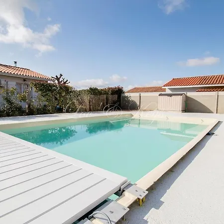 Holiday home Bisca Jolie Maison-piscine