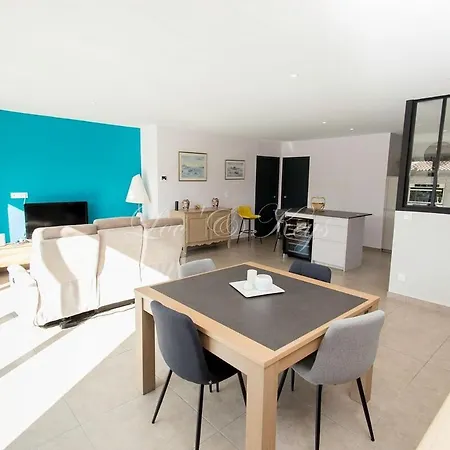 Bisca Jolie Maison-piscine Holiday home *